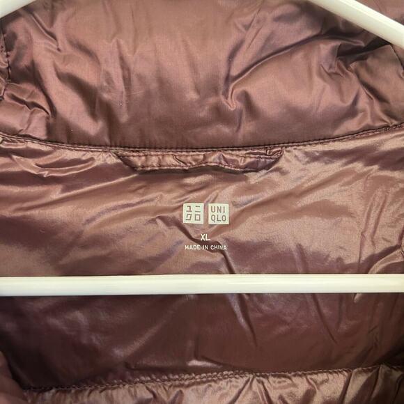 Uniqlo Lightweight Puffer Vest Maroon Unisex XL Zip Front Packable Travel Layer - Picture 2 of 6